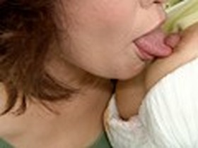 しゃぶり乳首、勃起アクメレズ 2 〜熟女と若い子〜　サンプル画像01